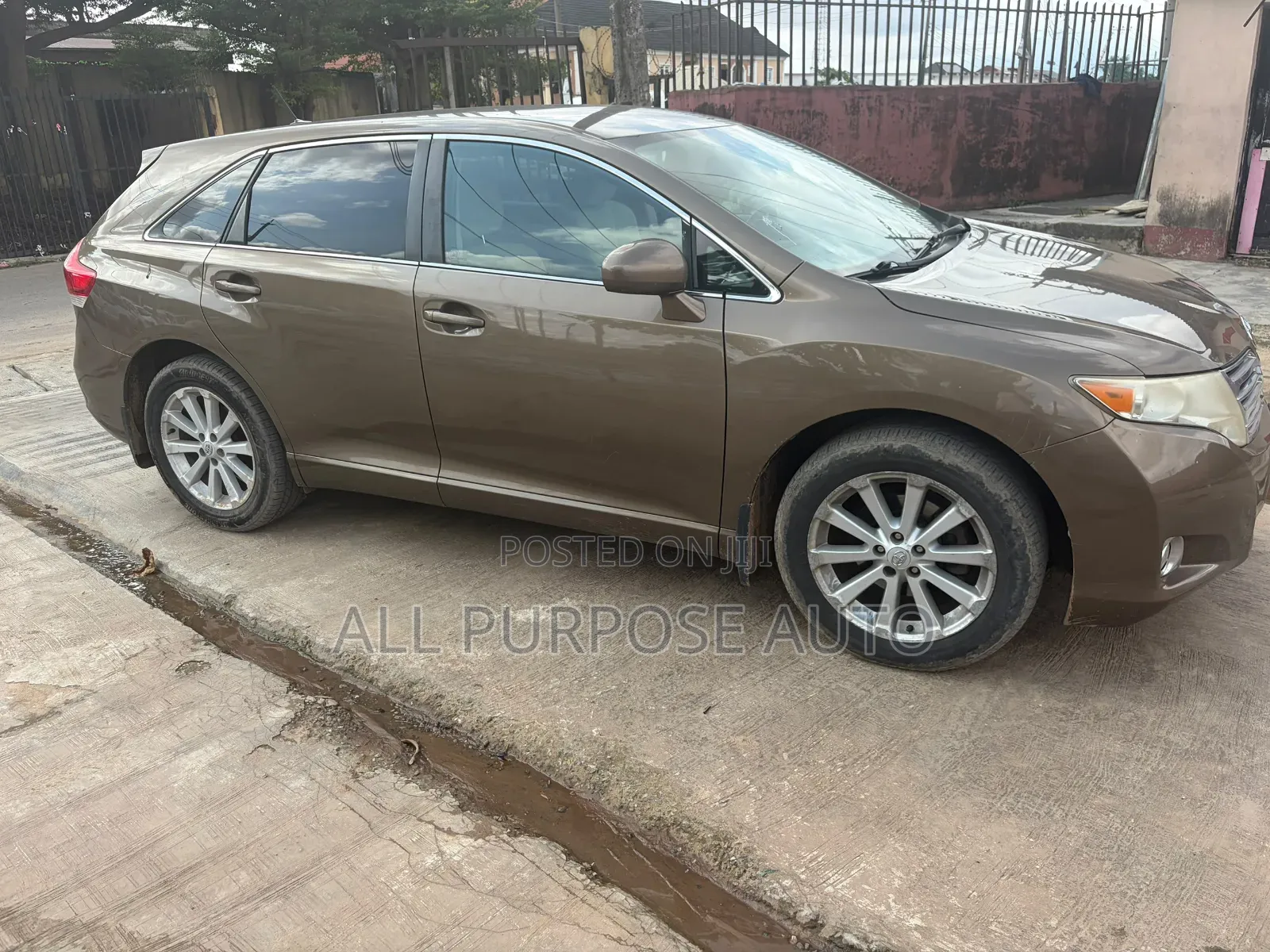 Toyota Venza AWD 2010 Gold