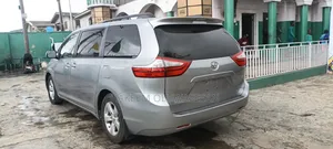 Toyota Sienna 2016 Silver