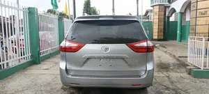 Toyota Sienna 2016 Silver
