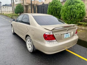 Toyota Camry SE 4dr Sedan (2.4L 4cyl 5A) 2006 Gold