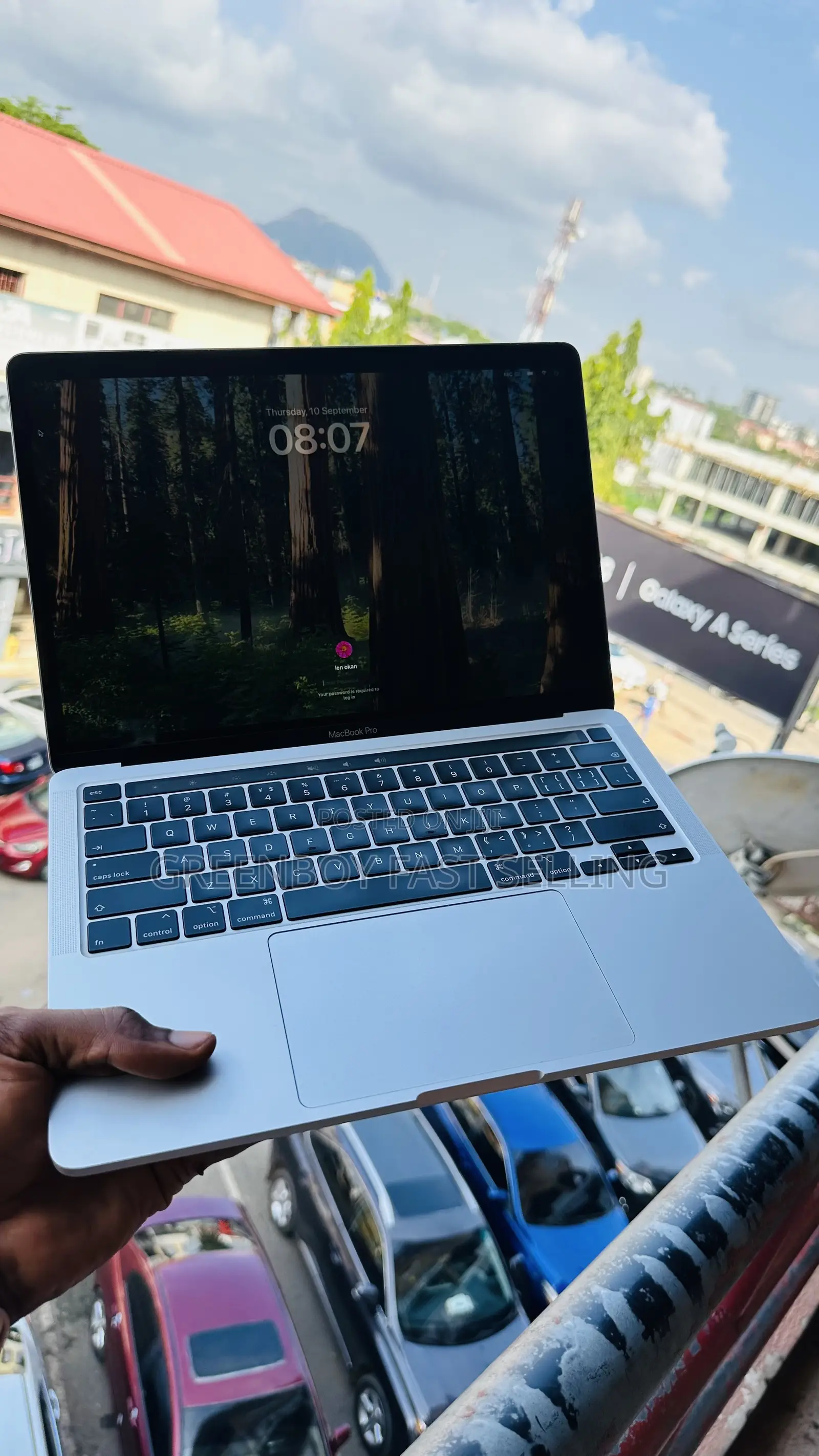 Laptop Apple MacBook Pro 2020 16GB Intel Core i7 SSD 256GB