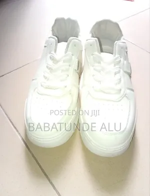 Unisex Sneakers.