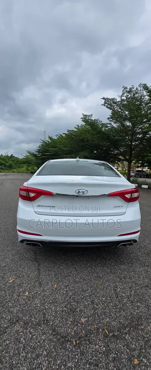 Hyundai Sonata SE 4dr Sedan (2.4L 4cyl 6A) 2015 White