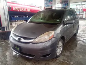 Toyota Sienna 2005 Gray