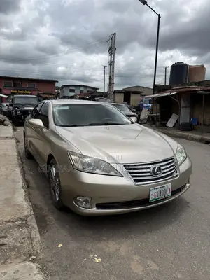 Lexus ES 350 2011 Gold