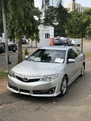 Toyota Camry SE 4dr Sedan (2.5L 4cyl 6A) 2014 Silver