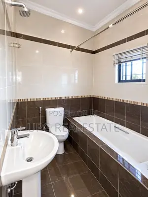 4bdrm House in Lekki Phase 1 for rent