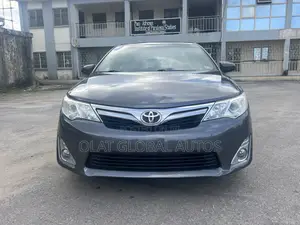 Toyota Camry XLE V6 4dr Sedan (3.5L 6cyl 6A) 2013 Gray