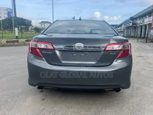 Toyota Camry XLE V6 4dr Sedan (3.5L 6cyl 6A) 2013 Gray