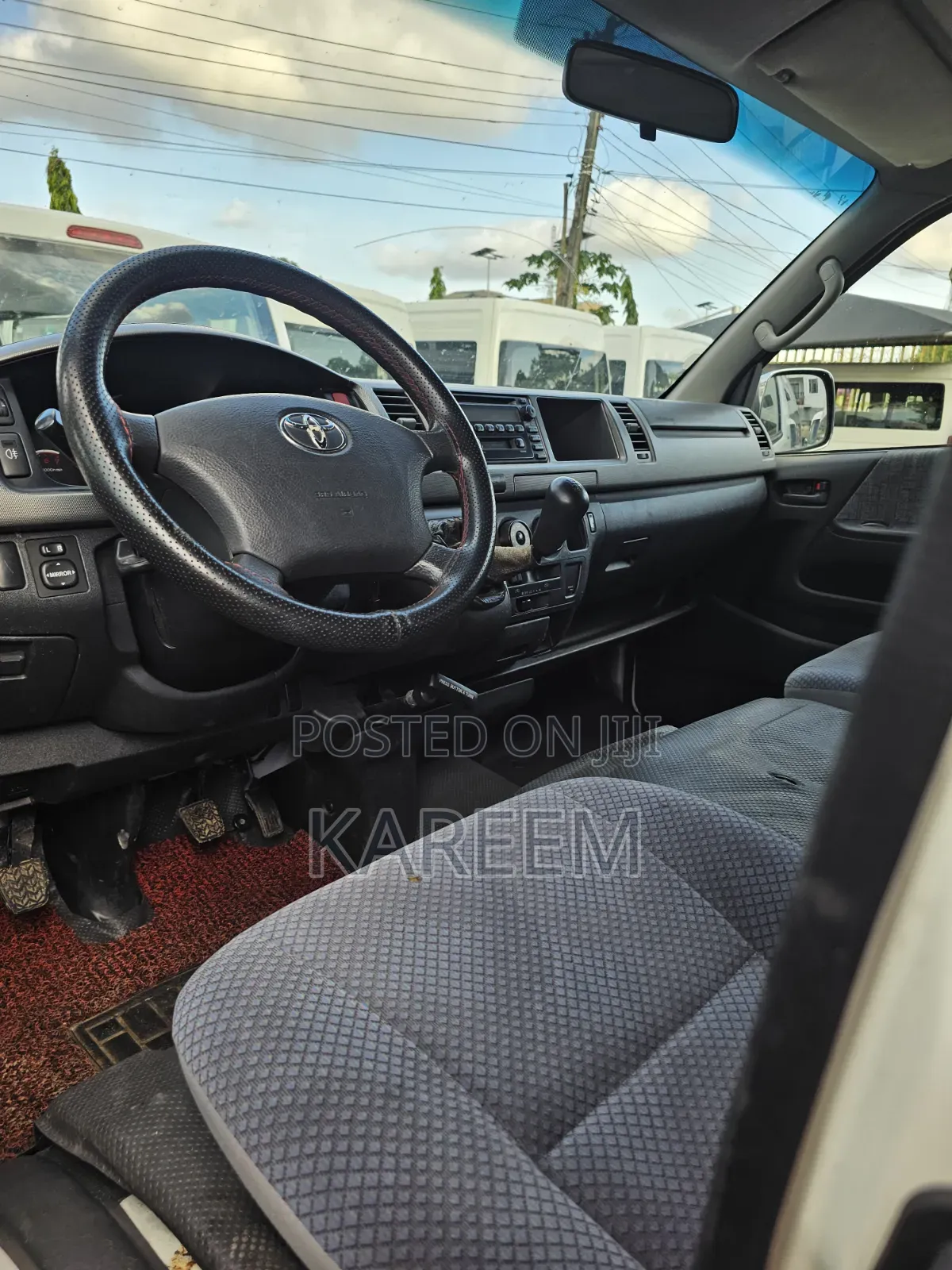 Toyota HiAce 2013 White