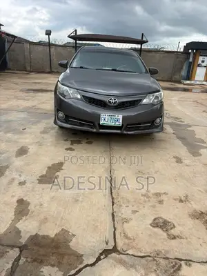 Toyota Camry SE 4dr Sedan (2.5L 4cyl 6A) 2013 Gray