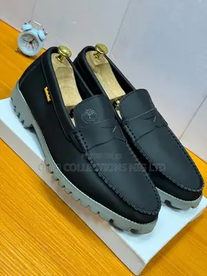 Timberland Men's Leather Shoes With Decorative Stitching -Fully Boxed