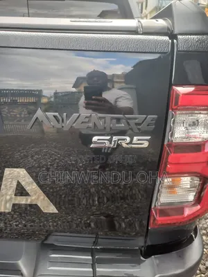 Toyota Hilux 2022 Black