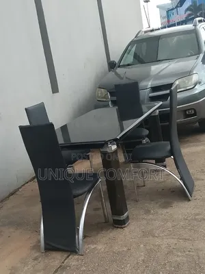 Top Quality 4 Seaters Tampered Glass Top Dining Set