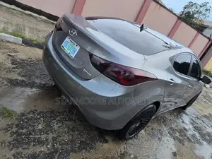 Hyundai Elantra Limited Sedan FWD (1.8L 4cyl 6A) 2013 Gray