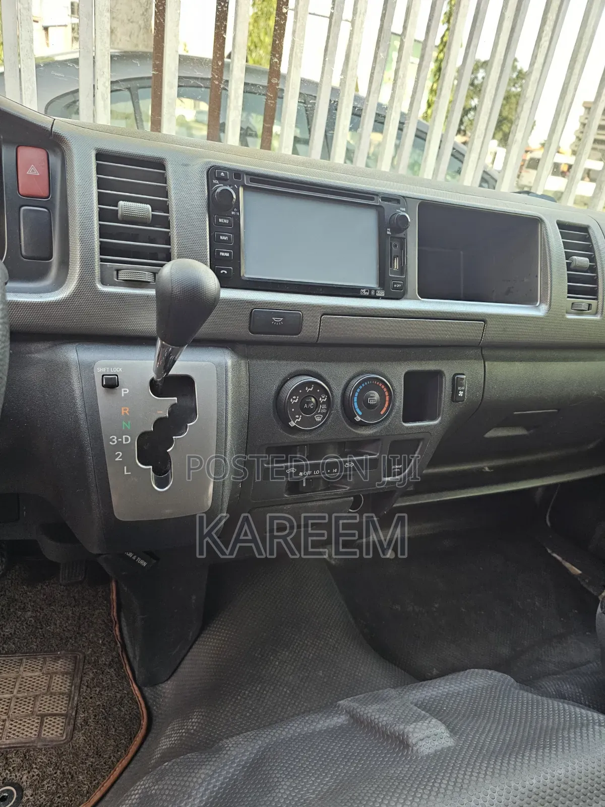 Toyota HiAce 2013 White