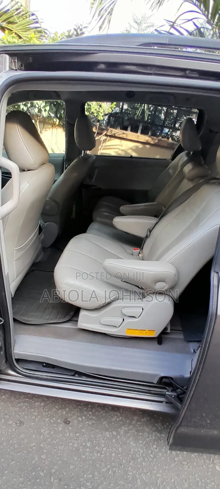 Toyota Sienna 2011 Silver