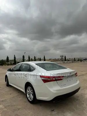 Toyota Avalon XLE 4dr Sedan (3.5L 6cyl 6A) 2015 White