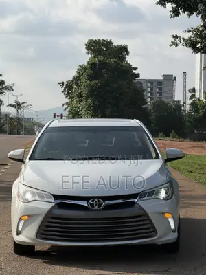 Toyota Camry XLE V6 4dr Sedan (3.6L 6cyl 6A) 2016 White