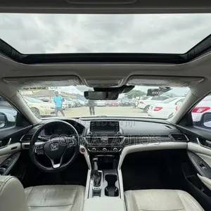 Honda Accord Touring 2.0T 2018 White