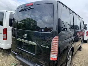 Toyota HiAce 2013 Green