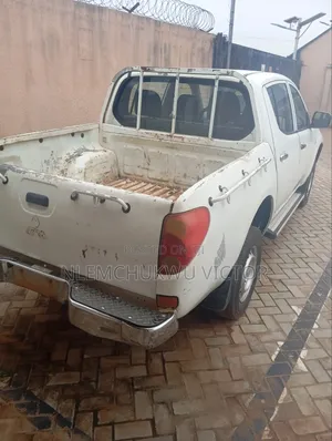Mitsubishi L200 2012 White