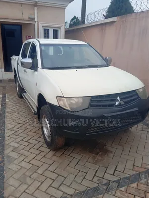 Mitsubishi L200 2012 White