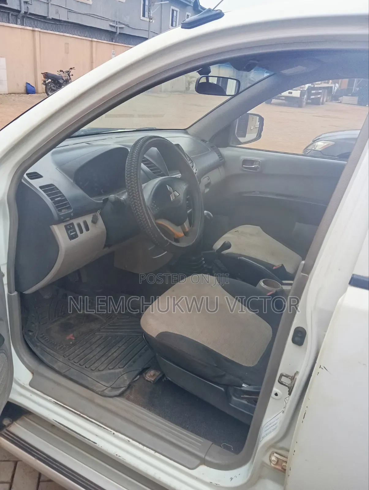 Mitsubishi L200 2012 White