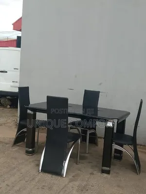 Top Quality 4 Seaters Beautiful Glass Top Dining Set