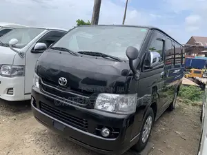 Toyota HiAce 2013 Green