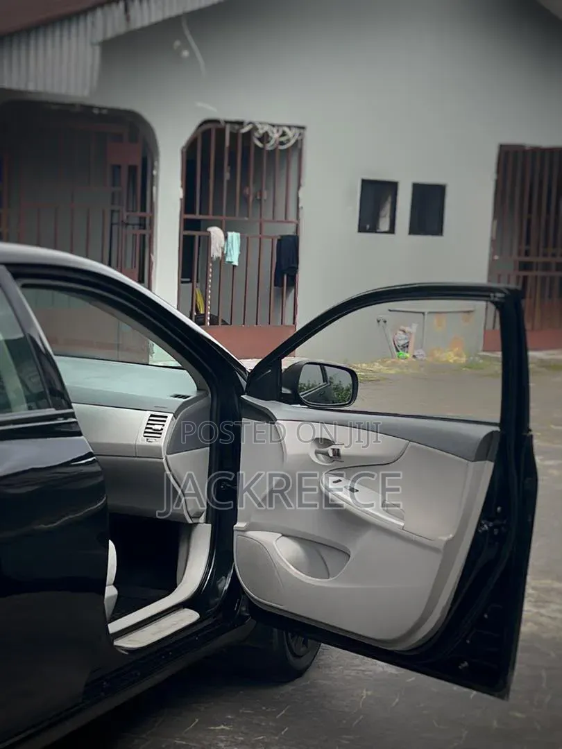Toyota Corolla 2011 Black