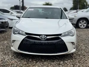 Toyota Camry XLE 4dr Sedan (2.5L 4cyl 6A) 2016 White