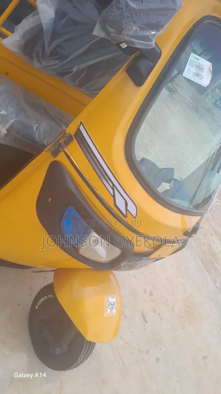 TVS King Deluxe Plus iTouch Start 2024 Yellow