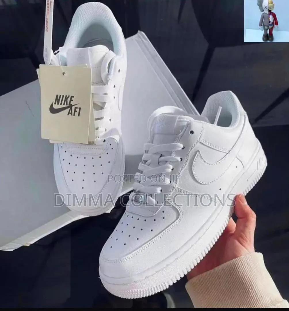 Original Nike Airforce 
—-White/—-
