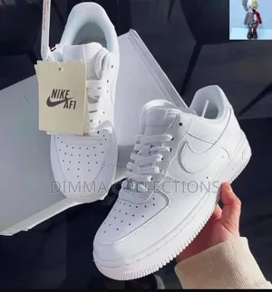 Original Nike Airforce 
—-White/—-
