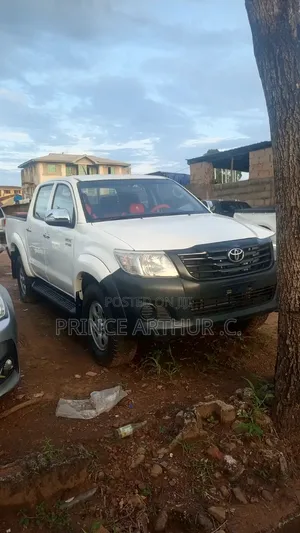 Toyota Hilux 2014 White