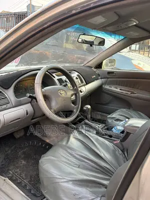 Toyota Camry LE 4dr Sedan (2.4L 4cyl 5A) 2005 Silver