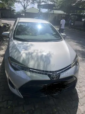 Toyota Corolla LE 4dr Sedan (1.8L 4cyl CVT) 2017 Silver