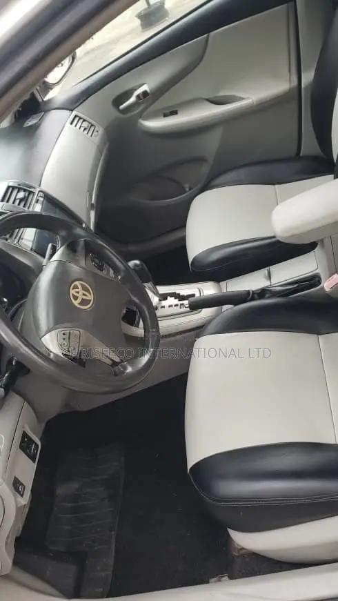 Toyota Corolla 2012 Silver