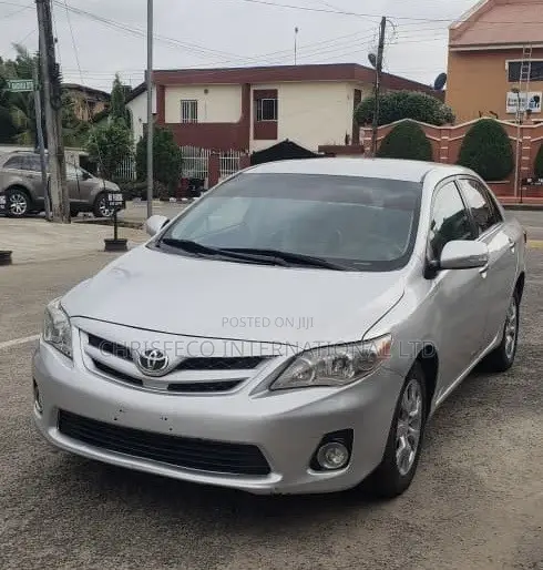 Toyota Corolla 2012 Silver