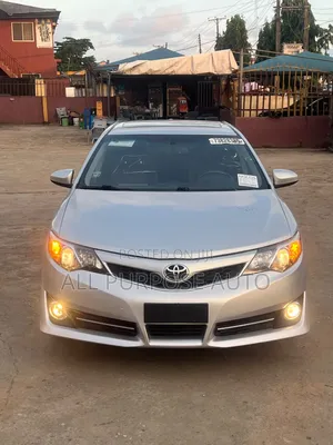 Toyota Camry SE V6 4dr Sedan (3.5L 6cyl 6A) 2013 Silver