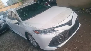 Toyota Camry 2018 White