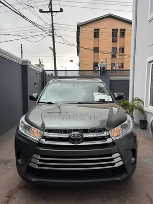 Toyota Highlander XLE 4x2 V6 (3.5L 6cyl 8A) 2017 Green
