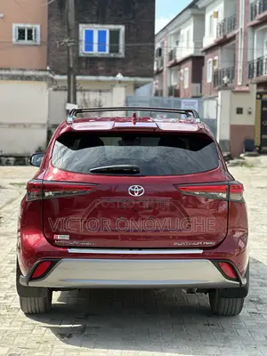 Toyota Highlander Platinum AWD 2023 Red