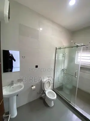 1bdrm Shared Apartment in Mobil Road Estate, Ajah for rent