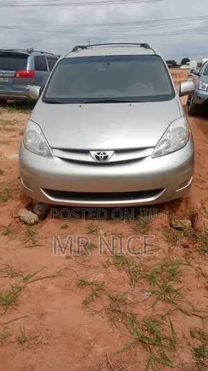 Toyota Sienna 2007 Silver