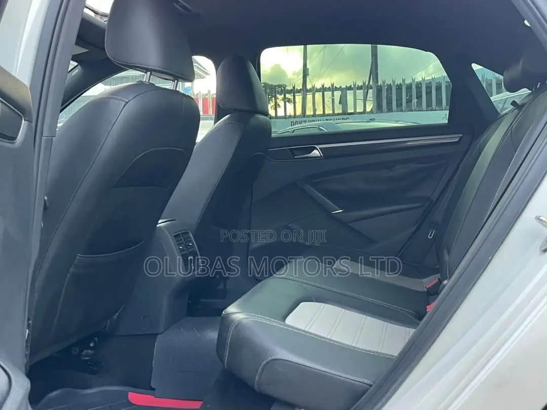 Volkswagen Passat 2019 White