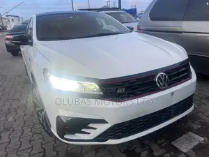 Volkswagen Passat 2019 White