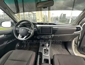 Toyota Hilux Revo Double Cab Petrol 2.7 AWD 2020 White