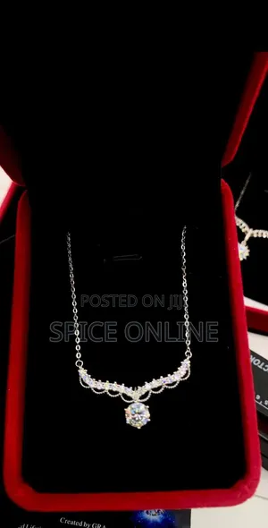 VVS Moissanite Diamond Female Necklaces in Store